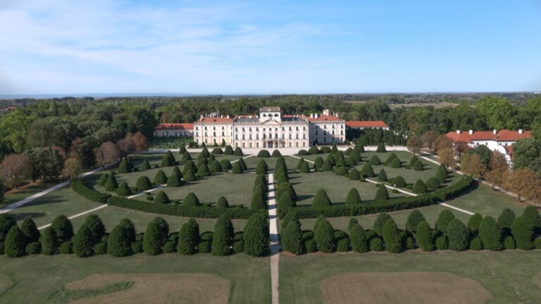Der Park des Esterházy-Schlosses (Fertőd), das „ungarische Versailles“ © Pakai Péter